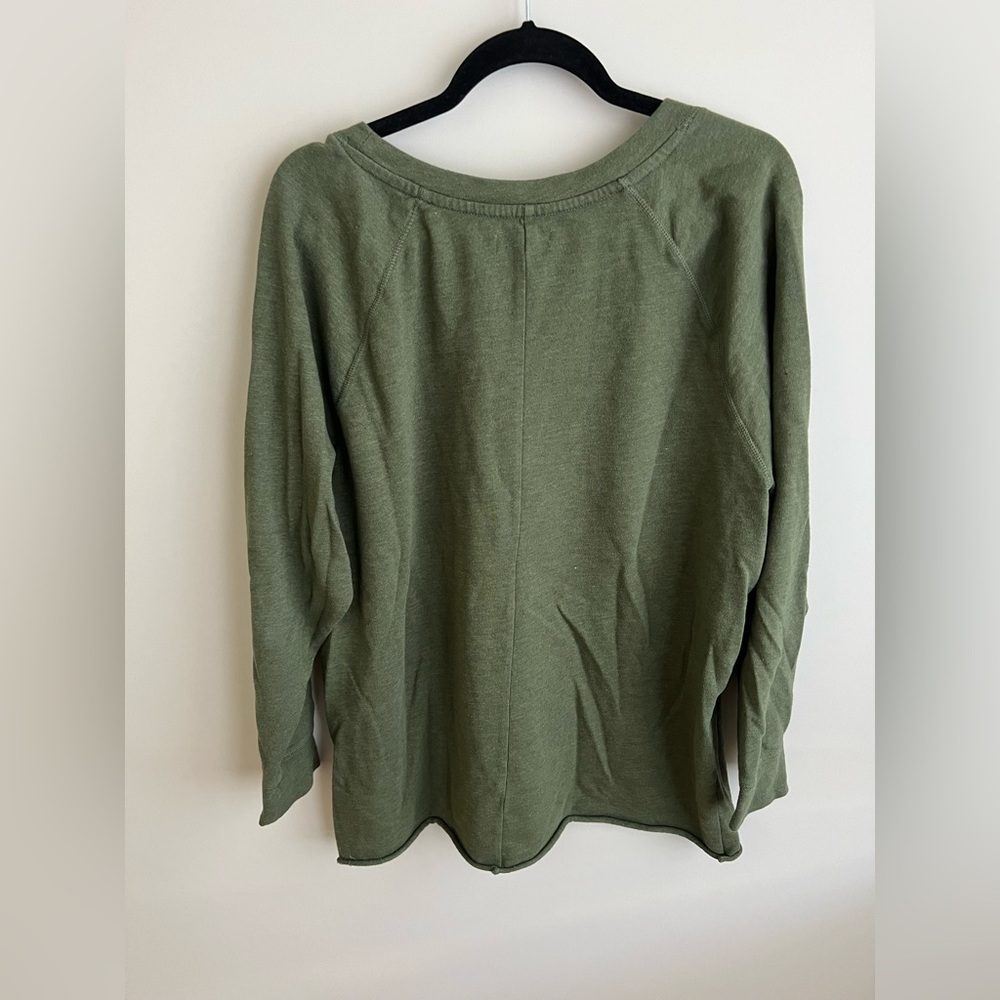 Colsie Distressed Crew Neck - Picture 2 of 4